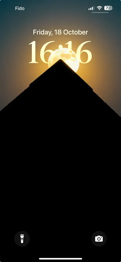 A striking pyramid silhouette with a glowing full moon. - depth effect wallpaper